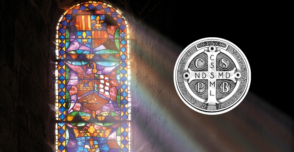 Medalik św. Benedykta - Crux Sacra Sit Mihi Lux - Wieści Międzyparafialne - Parafialne Info