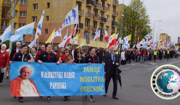 IV Wałbrzyski Marsz Papieski -- Wieści Międzyparafialne - Parafialne Info (www.parafialne.info.pl)